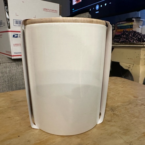 Pearhead Good Dog Treat Jar, Ceramic and Wood Pet Treat Canister - Picture 7 of 7